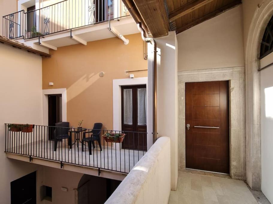 Casa Castello 63 Guest House ลาควิลา ภายนอก รูปภาพ